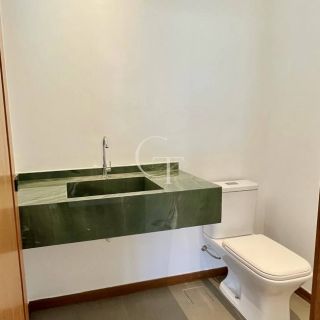 Casa à Venda no Fazenda Kurumin | 4 Suítes, Vista Livre e Piscina com Borda Infinita