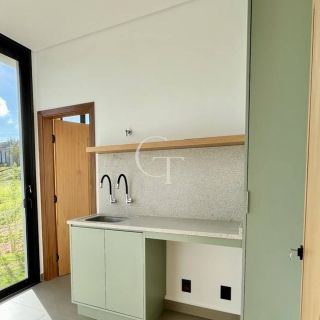 Casa à Venda no Fazenda Kurumin | 4 Suítes, Vista Livre e Piscina com Borda Infinita