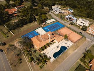 Casa à Venda no Fazenda Kurumin | 4 Suítes, Vista Livre e Piscina com Borda Infinita