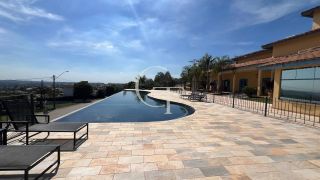 Casa à Venda no Fazenda Kurumin | 4 Suítes, Vista Livre e Piscina com Borda Infinita