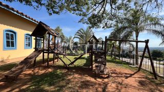 Casa à Venda no Fazenda Kurumin | 4 Suítes, Vista Livre e Piscina com Borda Infinita