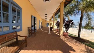 Casa à Venda no Fazenda Kurumin | 4 Suítes, Vista Livre e Piscina com Borda Infinita
