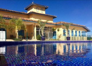 Casa à Venda no Fazenda Kurumin | 4 Suítes, Vista Livre e Piscina com Borda Infinita