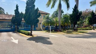 Casa à Venda no Fazenda Kurumin | 4 Suítes, Vista Livre e Piscina com Borda Infinita