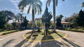 Casa à Venda no Fazenda Kurumin | 4 Suítes, Vista Livre e Piscina com Borda Infinita