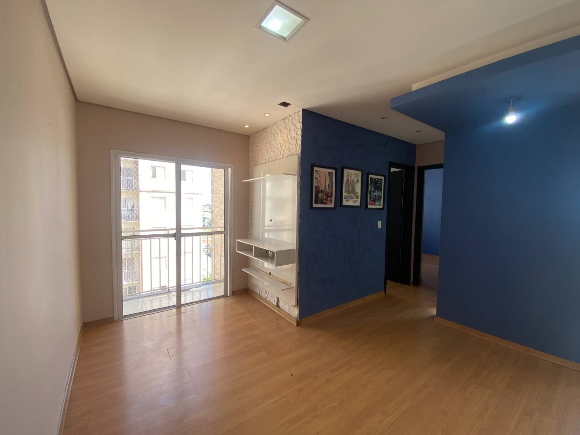 Apartamento a VENDA - Condomínio c/ Piscina.