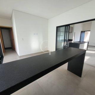 Casa Nova com Piscina para Venda no Condomínio Lagos D`Icaraí -Salto SP