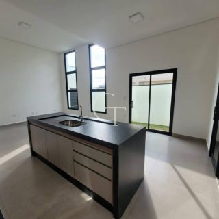 Casa Nova com Piscina para Venda no Condomínio Lagos D`Icaraí -Salto SP