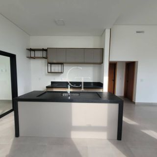 Casa Nova com Piscina para Venda no Condomínio Lagos D`Icaraí -Salto SP