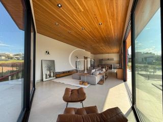 Casa mobiliada à venda no Condomínio Campos de Santo Antônio II – Vista para área verde e alto padrão em cada detalhe
