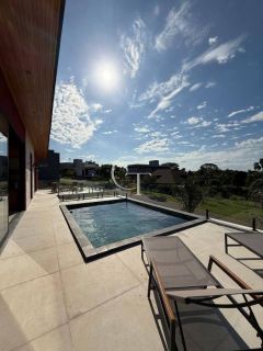 Casa mobiliada à venda no Condomínio Campos de Santo Antônio II – Vista para área verde e alto padrão em cada detalhe