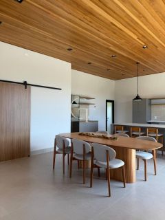 Casa mobiliada à venda no Condomínio Campos de Santo Antônio II – Vista para área verde e alto padrão em cada detalhe