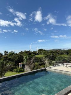 Casa mobiliada à venda no Condomínio Campos de Santo Antônio II – Vista para área verde e alto padrão em cada detalhe