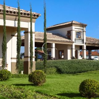 Casa mobiliada à venda no Condomínio Campos de Santo Antônio II – Vista para área verde e alto padrão em cada detalhe