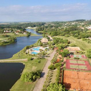 Casa Mobiliada á Venda no Condomínio Fazenda Vila Real Viva o Charme do Campo com Elegância