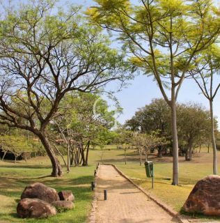 Casa Mobiliada á Venda no Condomínio Fazenda Vila Real Viva o Charme do Campo com Elegância