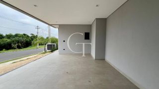 Casa Nova e Sofisticada com 3 Suítes e Piscina no Condomínio Saint Paul á Venda