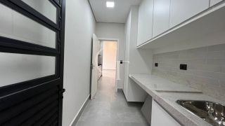 Casa Nova e Sofisticada com 3 Suítes e Piscina no Condomínio Saint Paul á Venda