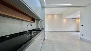Casa Nova e Sofisticada com 3 Suítes e Piscina no Condomínio Saint Paul á Venda