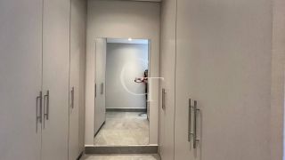 Casa Nova e Sofisticada com 3 Suítes e Piscina no Condomínio Saint Paul á Venda