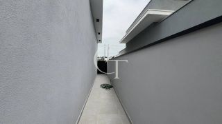 Casa Nova e Sofisticada com 3 Suítes e Piscina no Condomínio Saint Paul á Venda