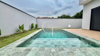 Casa Nova e Sofisticada com 3 Suítes e Piscina no Condomínio Saint Paul á Venda