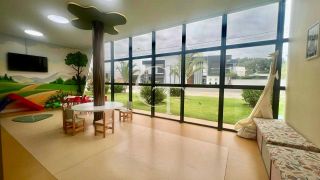 Casa Nova e Sofisticada com 3 Suítes e Piscina no Condomínio Saint Paul á Venda
