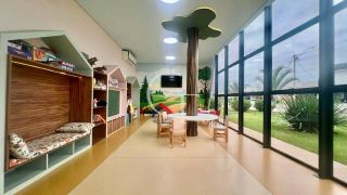 Casa Nova e Sofisticada com 3 Suítes e Piscina no Condomínio Saint Paul á Venda