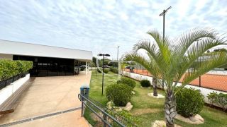 Casa Nova e Sofisticada com 3 Suítes e Piscina no Condomínio Saint Paul á Venda