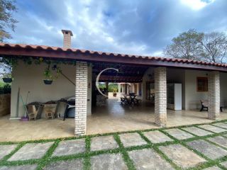 Sítio Para Vender com linda casa com lago em Porto Feliz