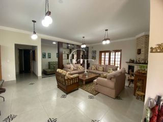 Sítio Para Vender com linda casa com lago em Porto Feliz