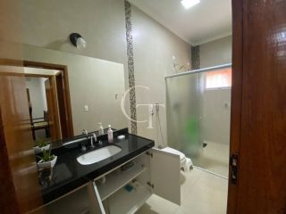 Sítio Para Vender com linda casa com lago em Porto Feliz