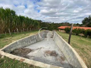 Sítio Para Vender com linda casa com lago em Porto Feliz