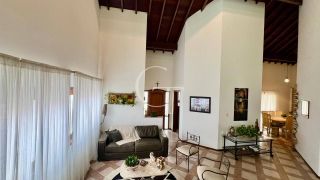 Tradição e aconchego Casa à Venda no Condomínio Campos Santo Antônio
