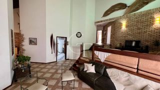 Tradição e aconchego Casa à Venda no Condomínio Campos Santo Antônio