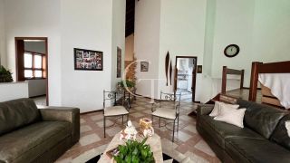 Tradição e aconchego Casa à Venda no Condomínio Campos Santo Antônio