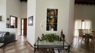 Tradição e aconchego Casa à Venda no Condomínio Campos Santo Antônio