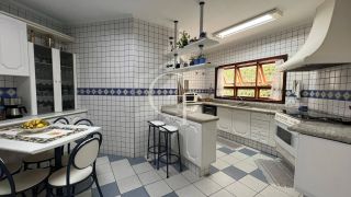 Tradição e aconchego Casa à Venda no Condomínio Campos Santo Antônio