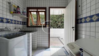 Tradição e aconchego Casa à Venda no Condomínio Campos Santo Antônio