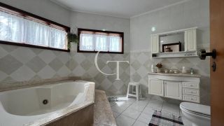 Tradição e aconchego Casa à Venda no Condomínio Campos Santo Antônio