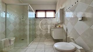 Tradição e aconchego Casa à Venda no Condomínio Campos Santo Antônio
