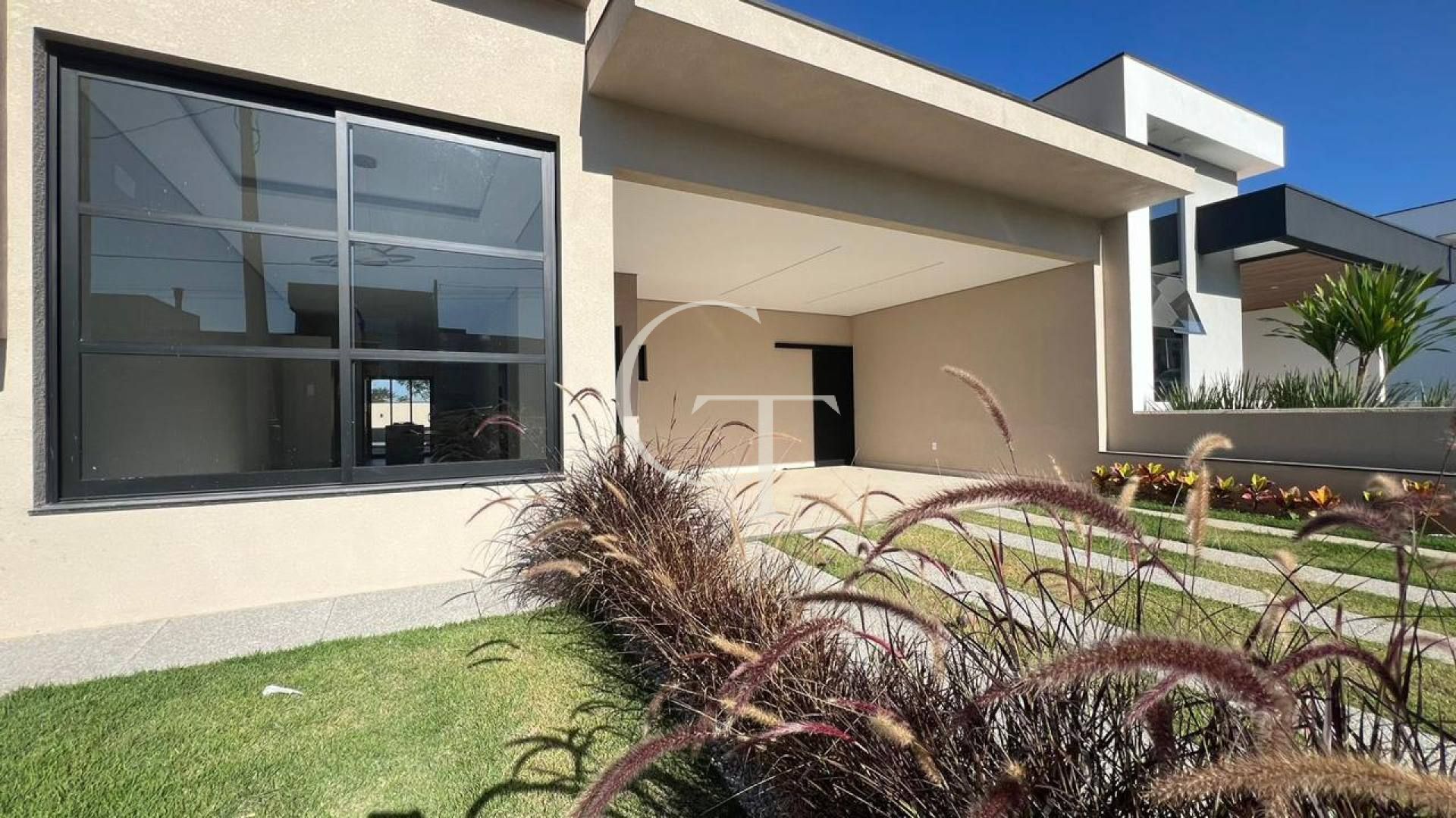 Casa térrea com Piscina à venda no condomínio Evidências – Conforto, sofisticação e lazer completo