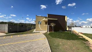 Sobrado com Piscina pra Venda no Condomínio Evidências Viva com liberdade, conforto e lazer completo