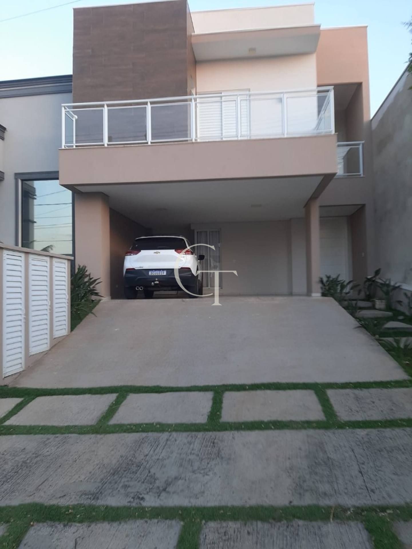 Condomínio Village  Moutonnée