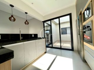 Casa nova com 3 dormitórios e suíte com cozinha equipada pronta para morar!