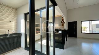 Casa nova com 3 dormitórios e suíte com cozinha equipada pronta para morar!