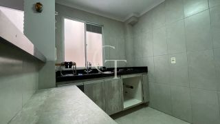 Apartamento térreo com quintal privativo para locação no Ilhas dos Corais