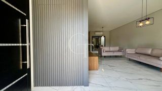 Casa Térrea Semi- Mobiliada com 3 Suítes para Locação no Condomínio Vila dos Manacás