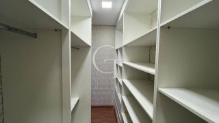 Casa Térrea Semi- Mobiliada com 3 Suítes para Locação no Condomínio Vila dos Manacás
