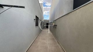 Casa Térrea Semi- Mobiliada com 3 Suítes para Locação no Condomínio Vila dos Manacás
